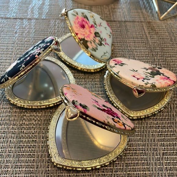 #11 Retro Floral Heart Compact Mirror - Picture 6 of 10